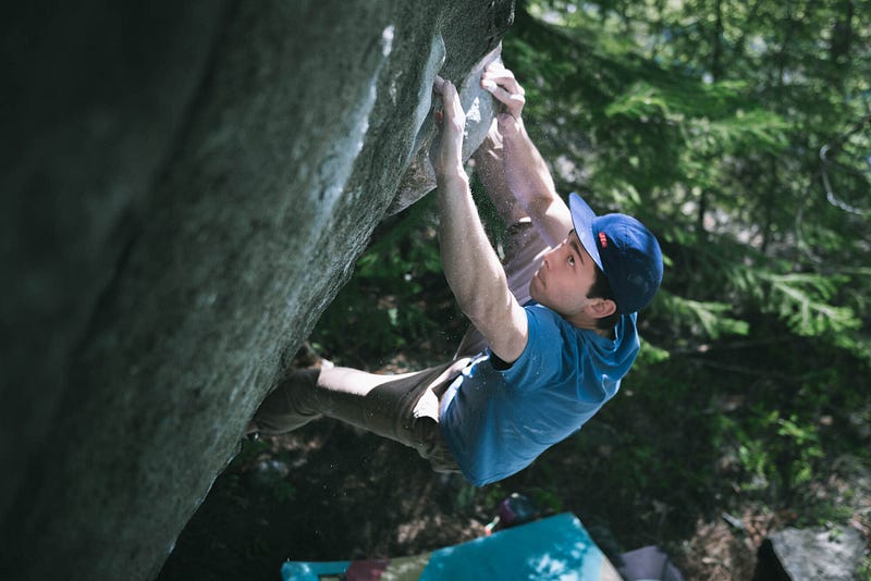 Leavenworth Bouldering in Tumwater Canyon, Leavenworth, Washington on Slingblade Variation V9 with KAYA climbing GPS guidebook by Drew Schick and Kelly Sheridan.