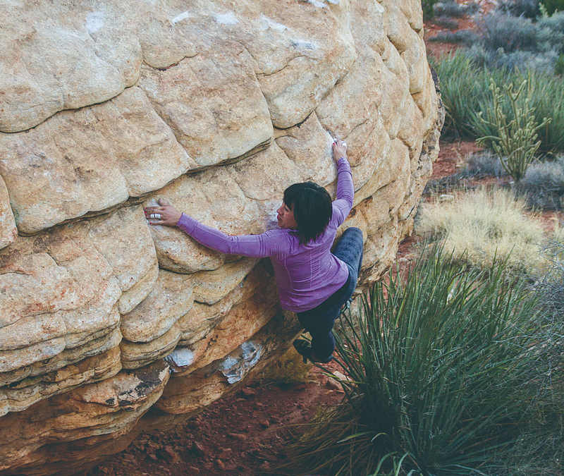 Red Rock Bouldering on the Carapace v7 using KAYA climbing GPS guidebook by Tom Moulin on sandstone in the canyons.