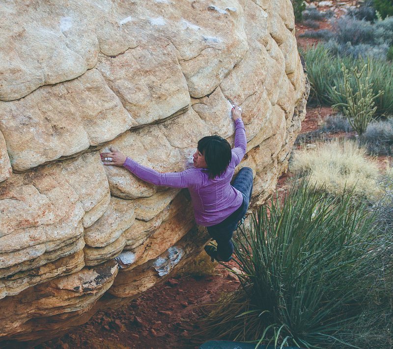 Red Rock Bouldering on the Carapace v7 using KAYA climbing GPS guidebook by Tom Moulin on sandstone in the canyons.