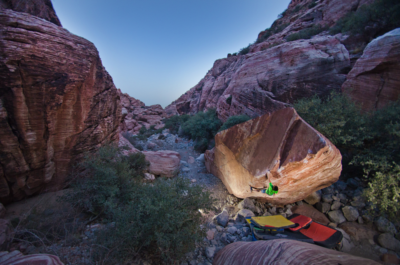 Red Rock Bouldering on Meadowlark Lemon v13 in Red Springs using KAYA climbing GPS guidebook by Tom Moulin on sandstone.