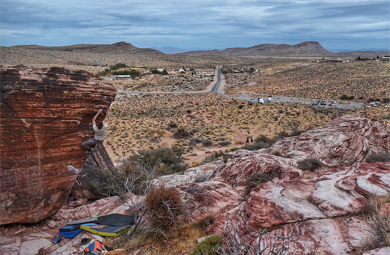 Red Rock Bouldering in Red Springs using KAYA climbing GPS guidebook by Tom Moulin on sandstone.